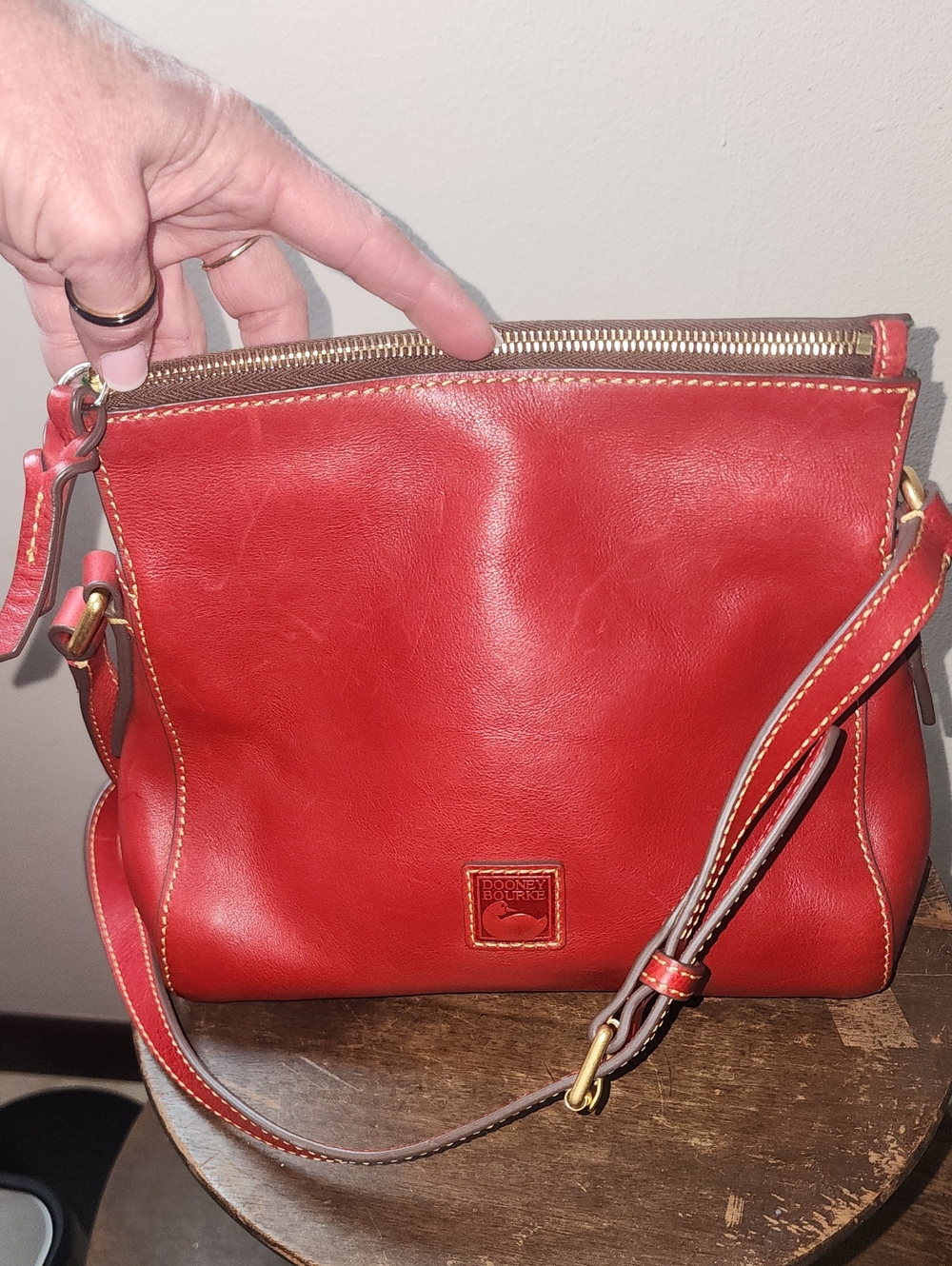 Dooney & Bourke Red Flourentine Laurel Smooth Leather Crossbody Purse Crossbody - Picture 6 of 16